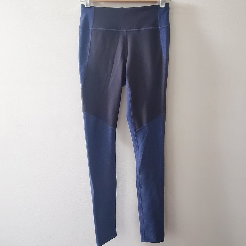 Outdoor Voices Warmup 7/8 Legging in Size Small. Navy/Charcoal.